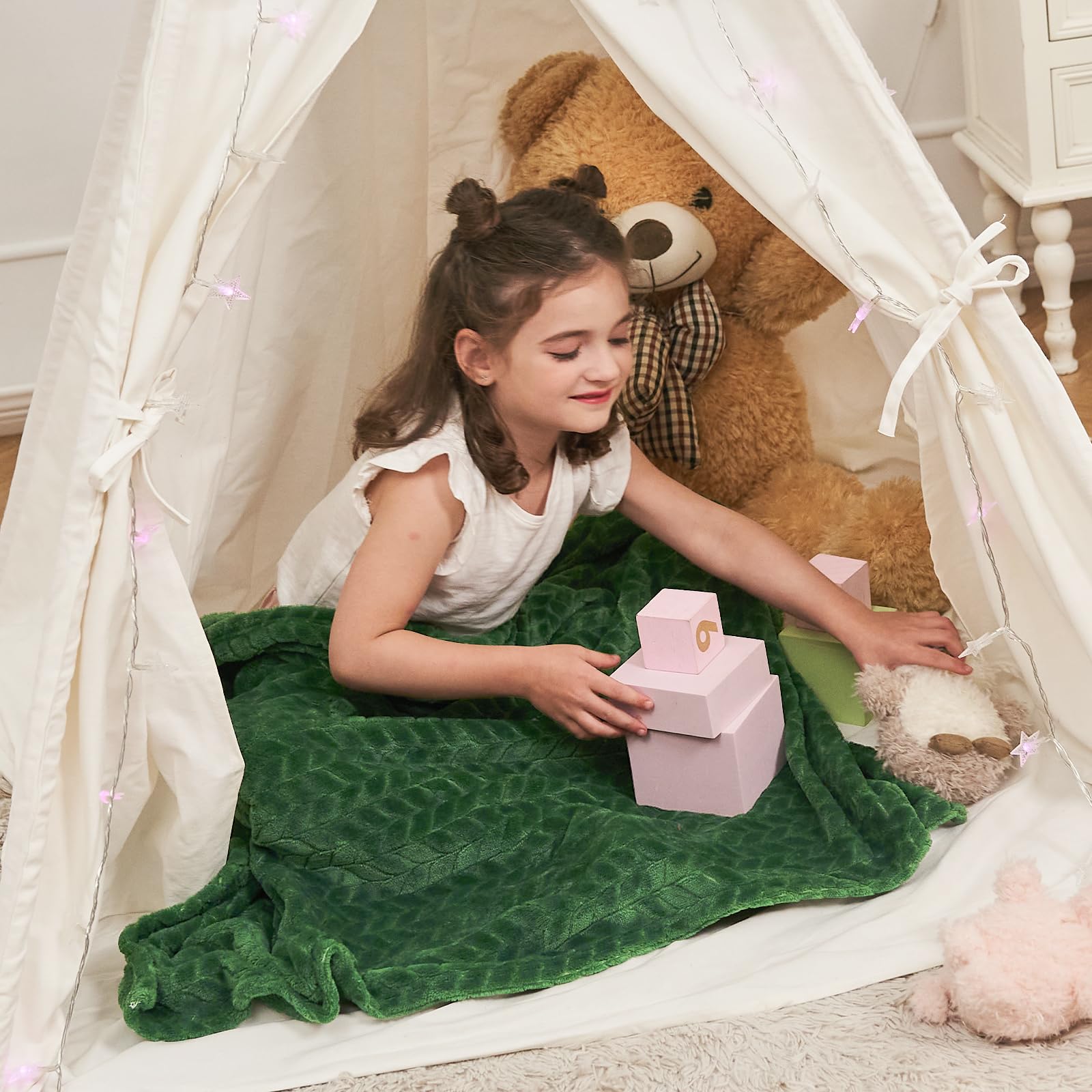 Luxe Fleece Throw & Bed Blanket – Ultra-Soft, Lightweight Cozy Layer