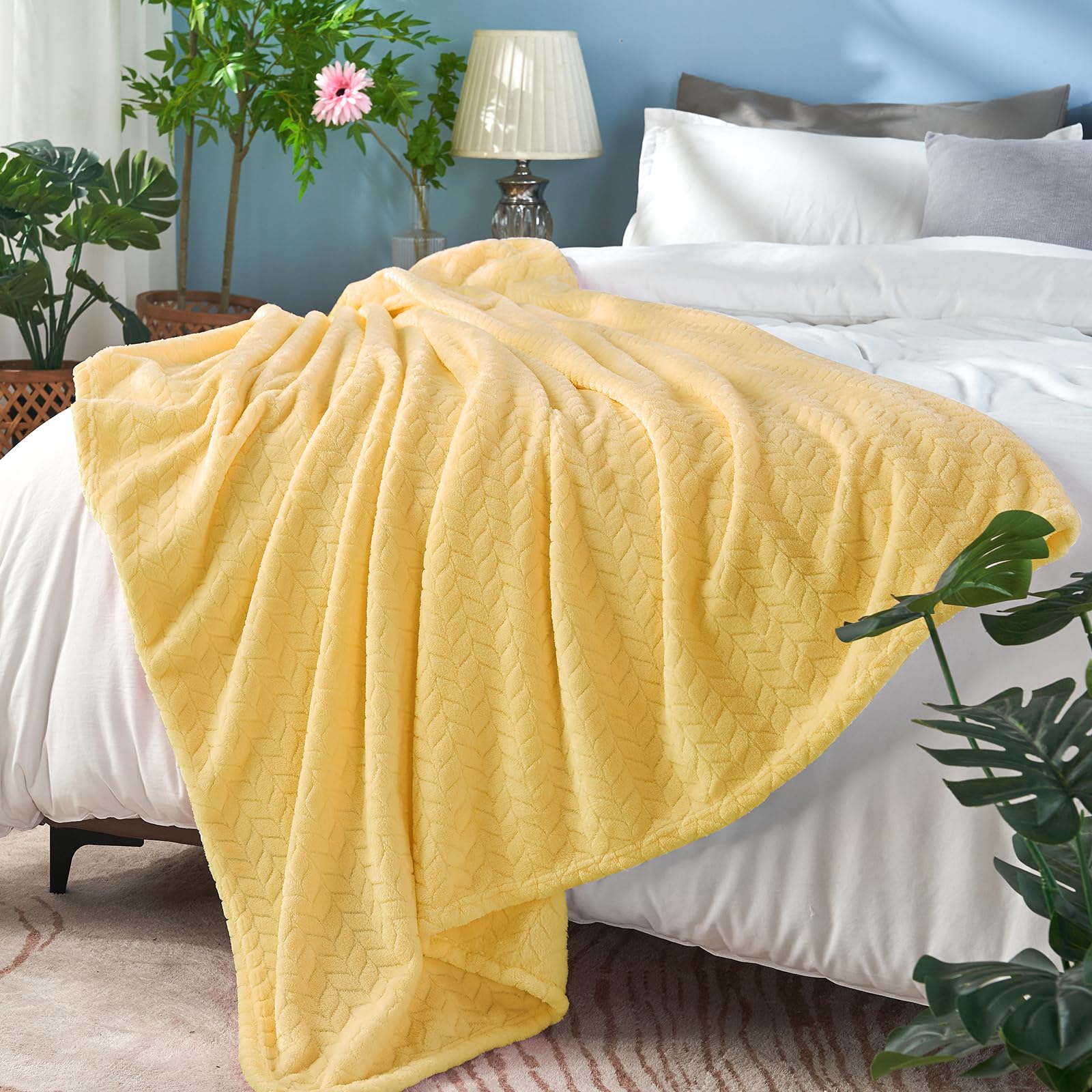 Luxe Fleece Throw & Bed Blanket – Ultra-Soft, Lightweight Cozy Layer