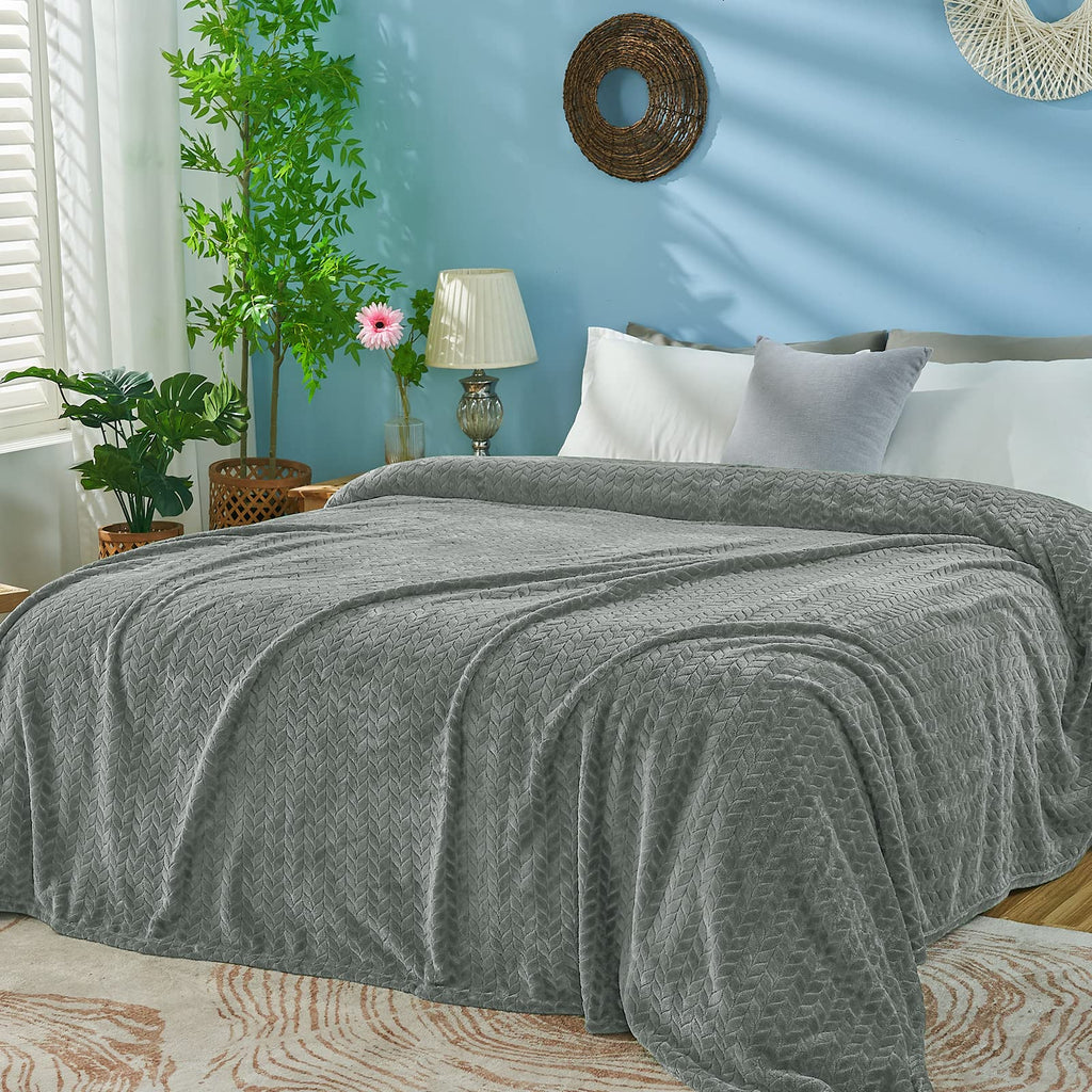 Luxe Fleece Throw & Bed Blanket – Ultra-Soft, Lightweight Cozy Layer