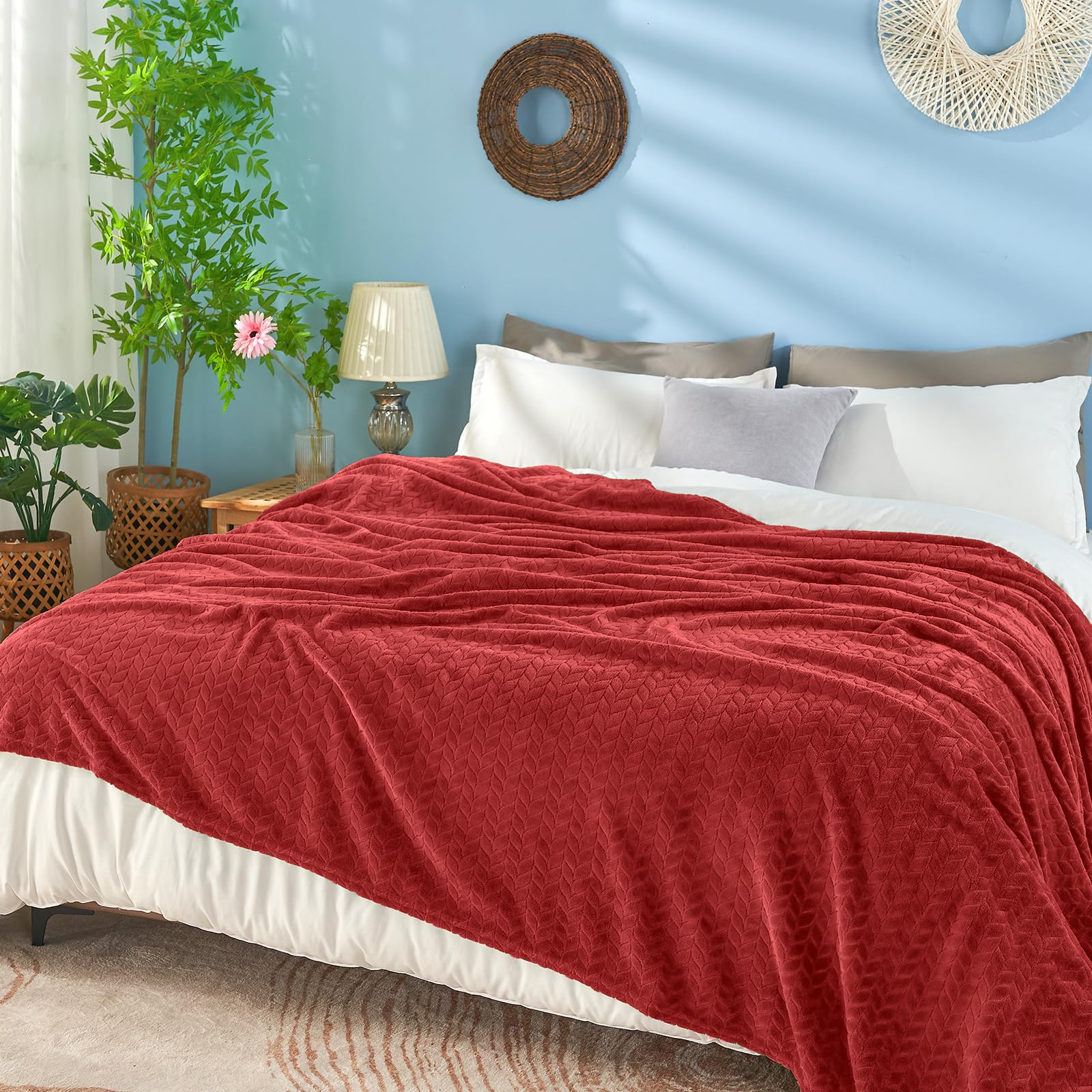 Luxe Fleece Throw & Bed Blanket – Ultra-Soft, Lightweight Cozy Layer