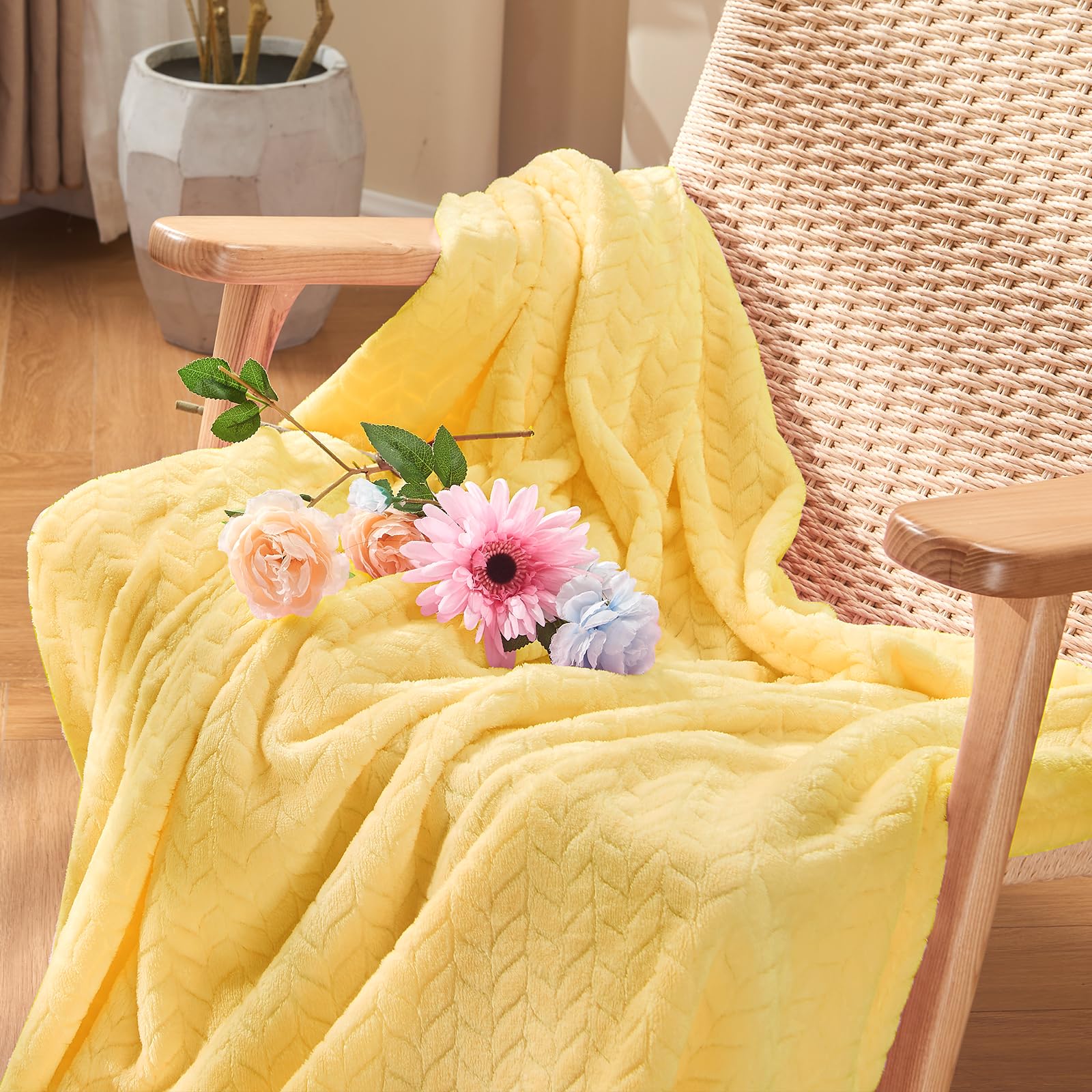 Luxe Fleece Throw & Bed Blanket – Ultra-Soft, Lightweight Cozy Layer