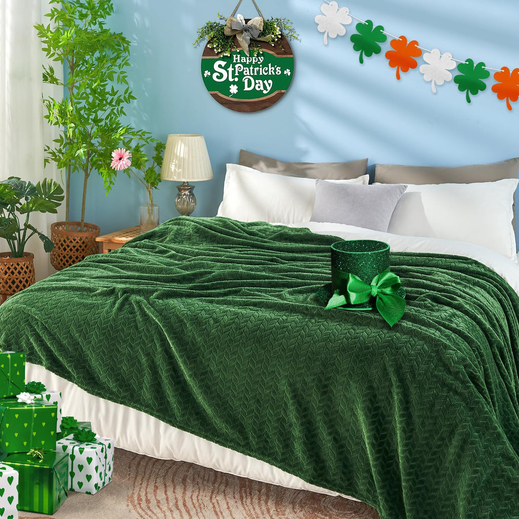 Luxe Fleece Throw & Bed Blanket – Ultra-Soft, Lightweight Cozy Layer