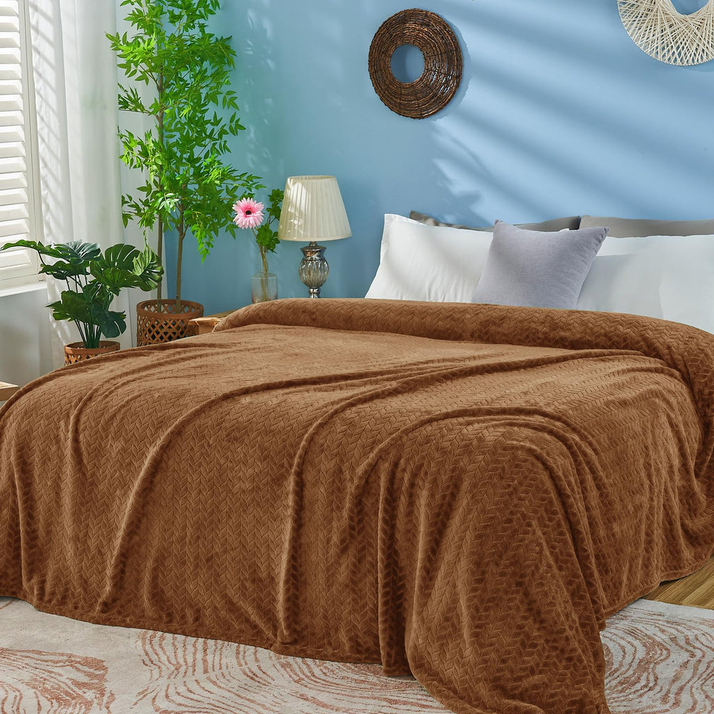 Luxe Fleece Throw & Bed Blanket – Ultra-Soft, Lightweight Cozy Layer