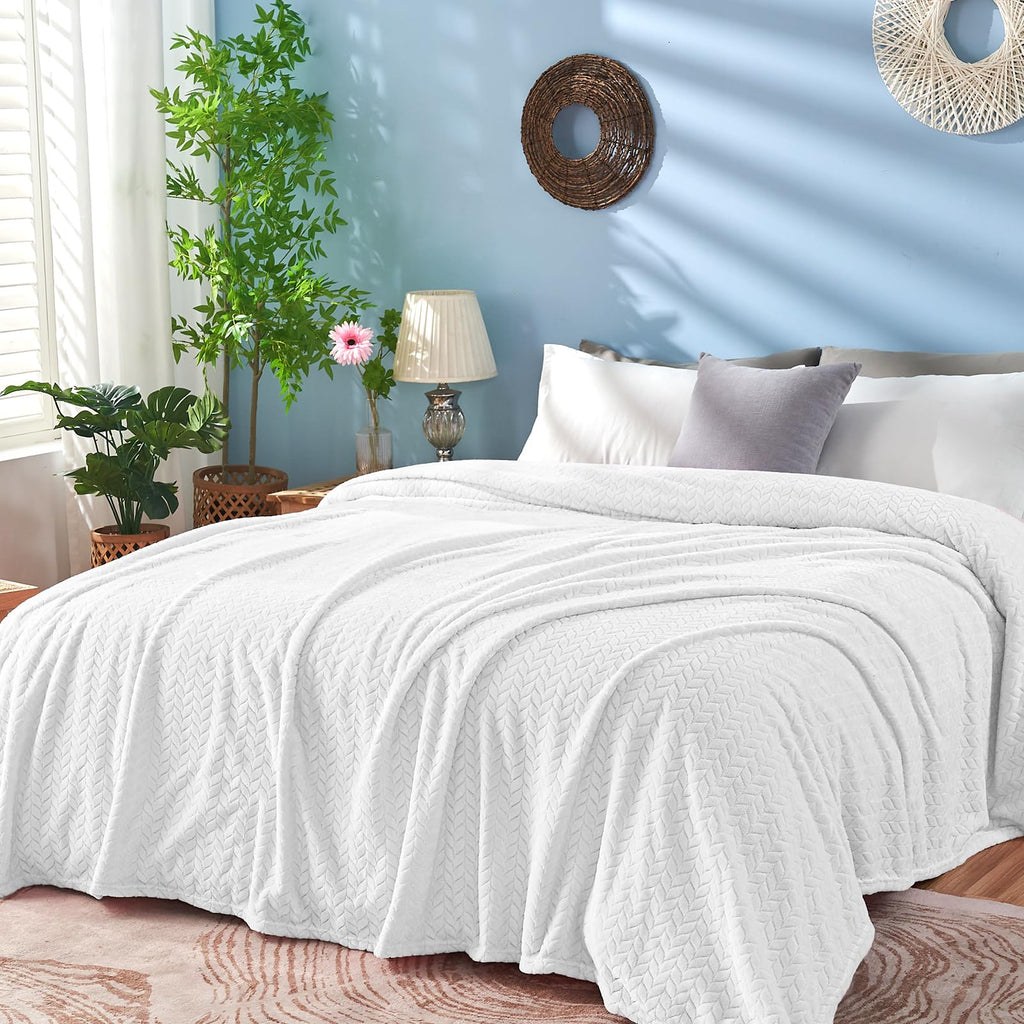 Luxe Fleece Throw & Bed Blanket – Ultra-Soft, Lightweight Cozy Layer