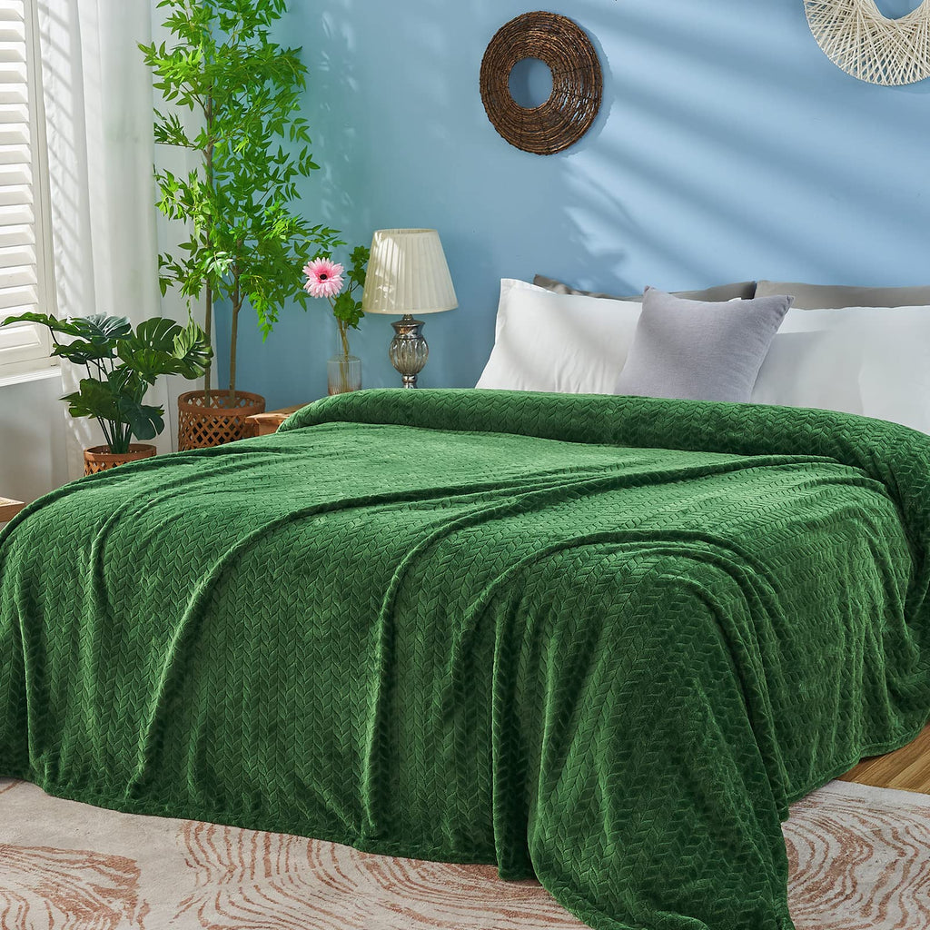 Luxe Fleece Throw & Bed Blanket – Ultra-Soft, Lightweight Cozy Layer