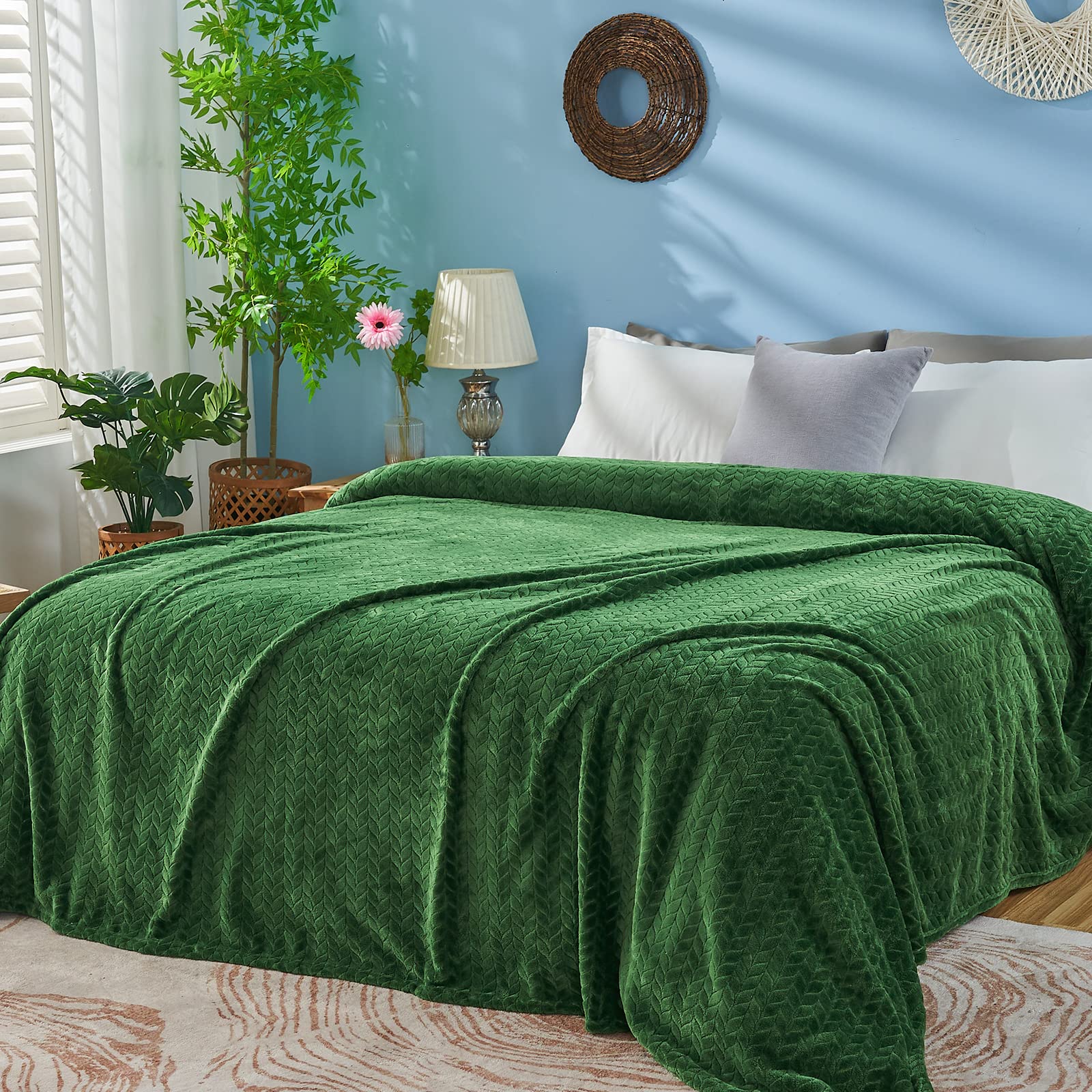 Luxe Fleece Throw & Bed Blanket – Ultra-Soft, Lightweight Cozy Layer