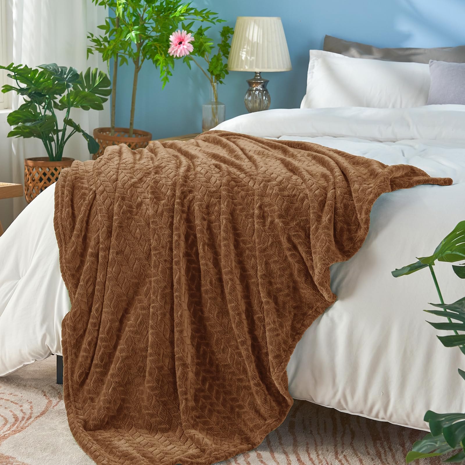 Luxe Fleece Throw & Bed Blanket – Ultra-Soft, Lightweight Cozy Layer