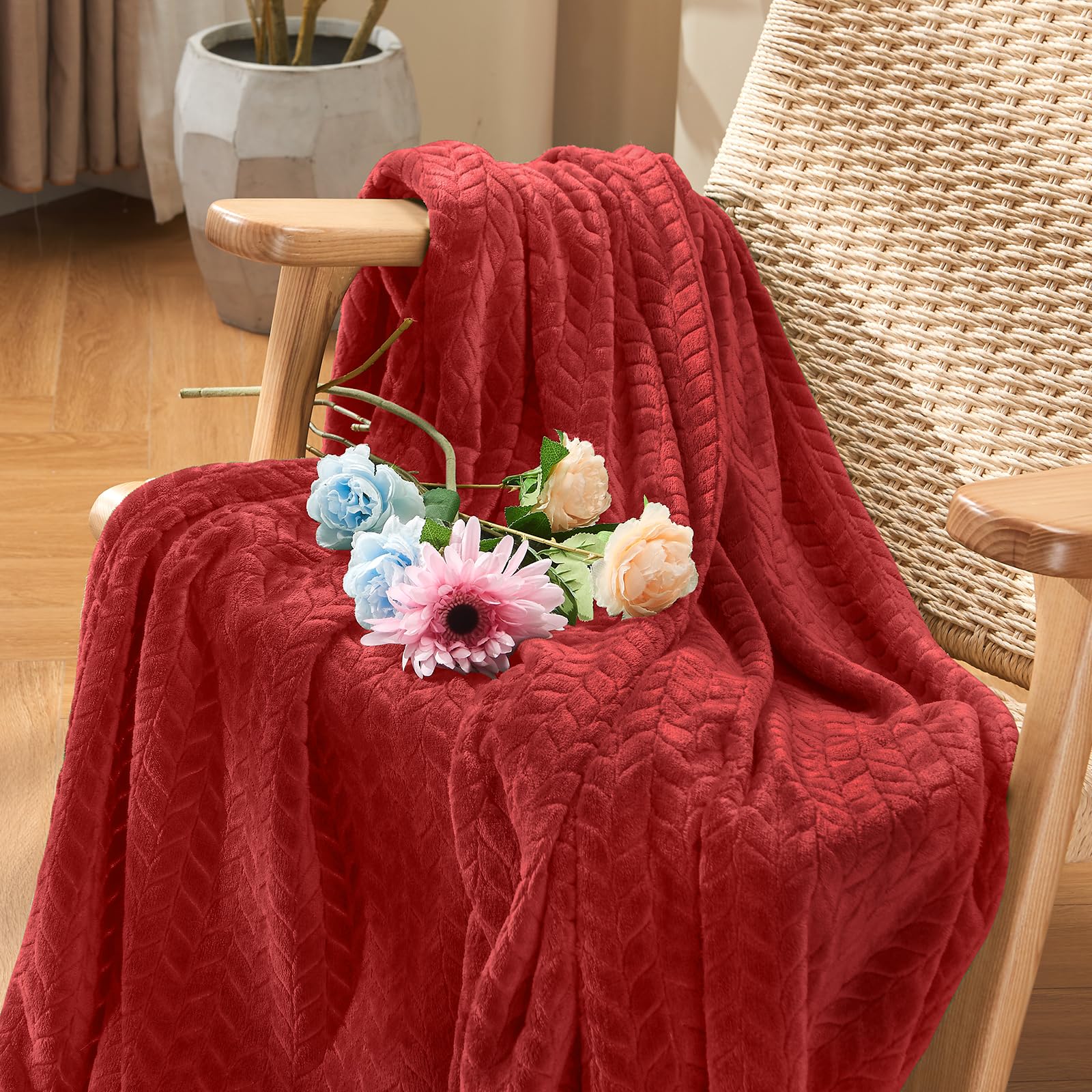 Luxe Fleece Throw & Bed Blanket – Ultra-Soft, Lightweight Cozy Layer