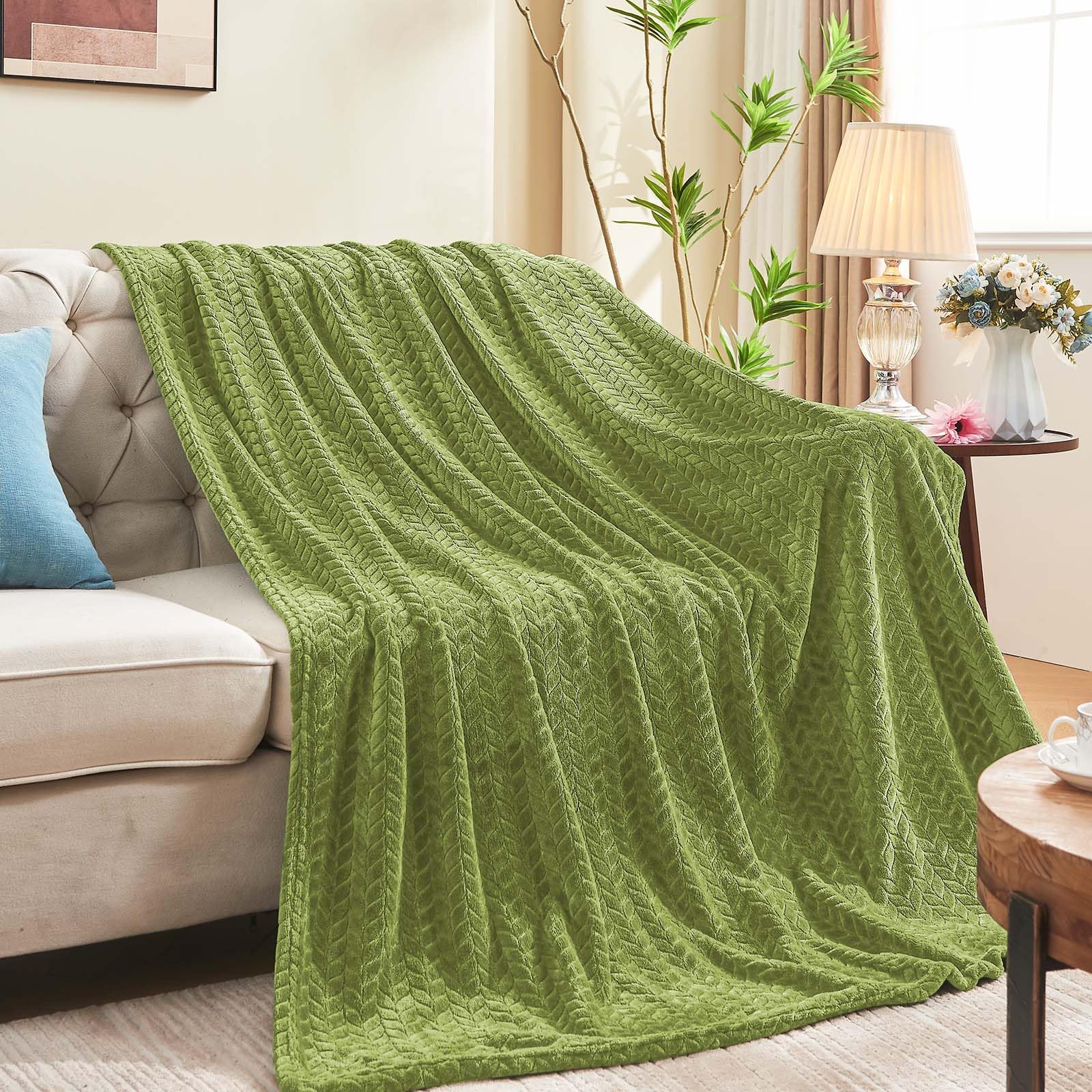 Luxe Fleece Throw & Bed Blanket – Ultra-Soft, Lightweight Cozy Layer