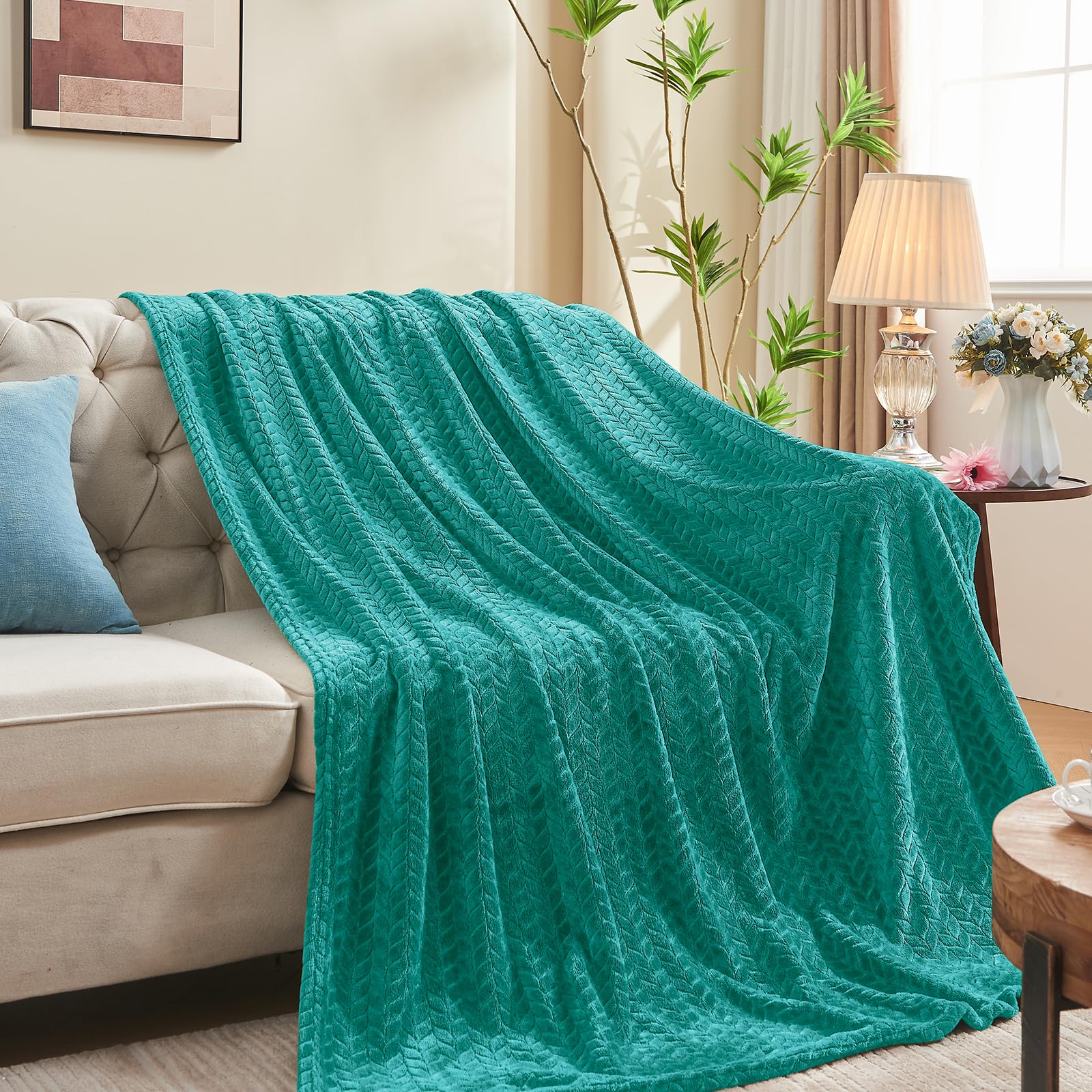 Luxe Fleece Throw & Bed Blanket – Ultra-Soft, Lightweight Cozy Layer