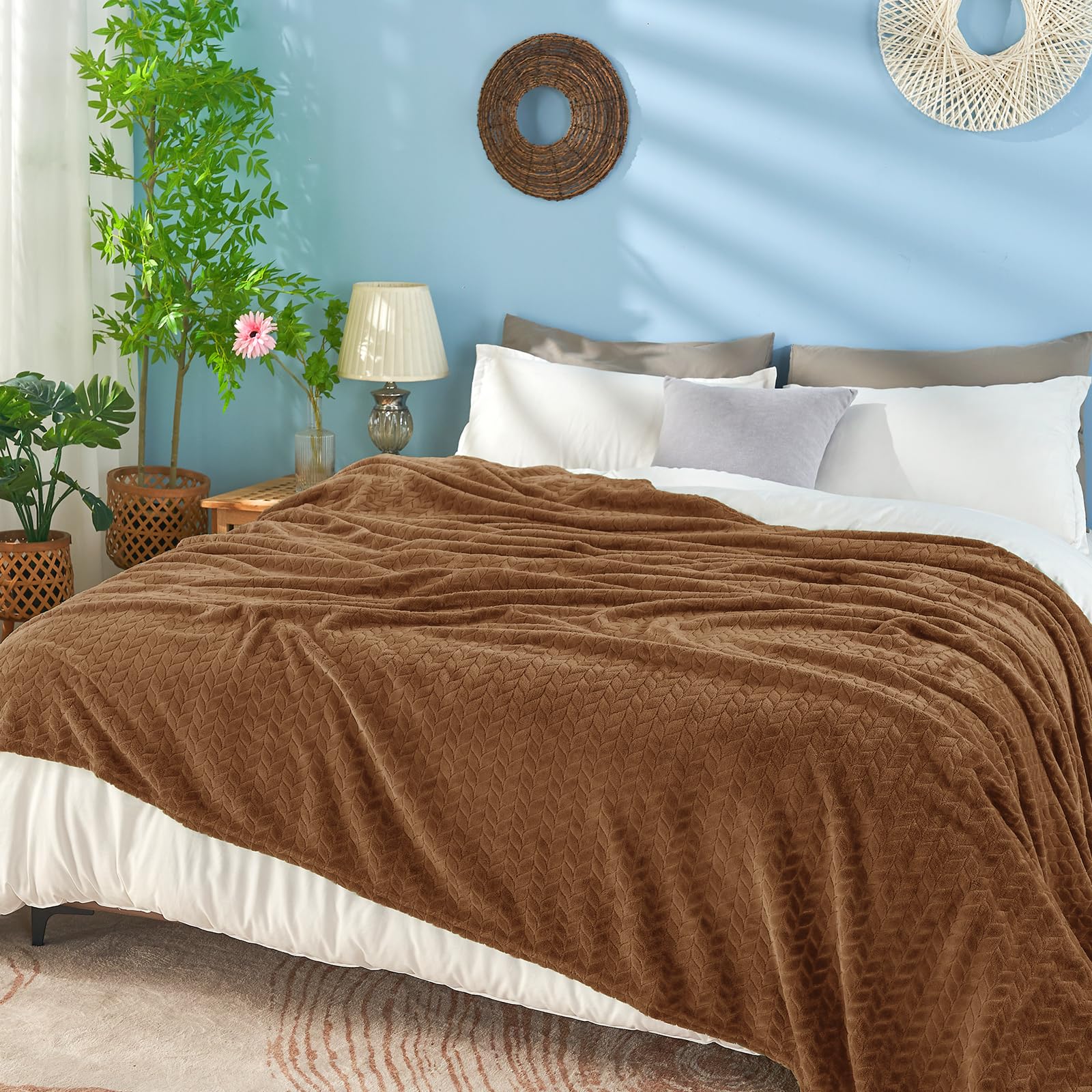 Luxe Fleece Throw & Bed Blanket – Ultra-Soft, Lightweight Cozy Layer