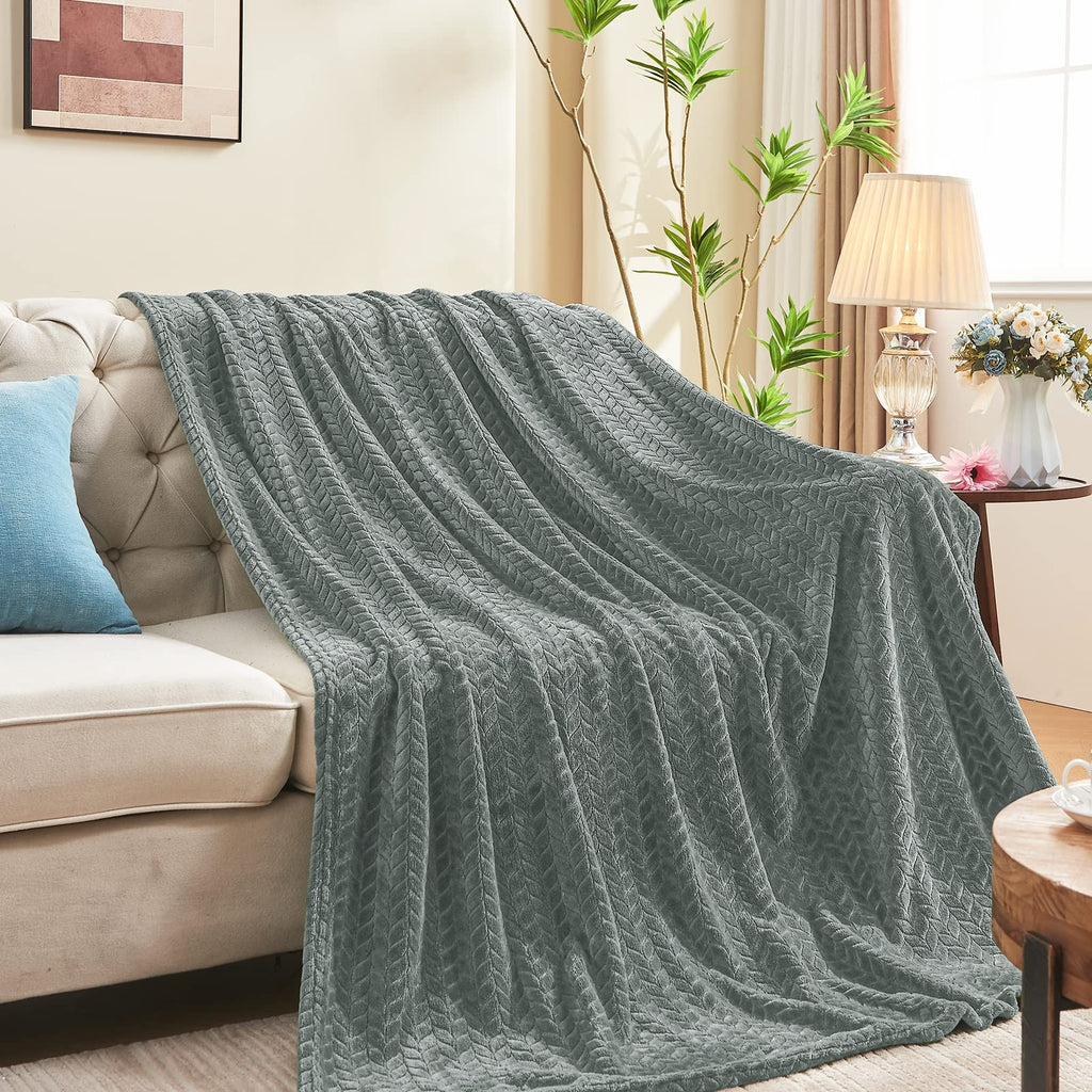 Luxe Fleece Throw & Bed Blanket – Ultra-Soft, Lightweight Cozy Layer