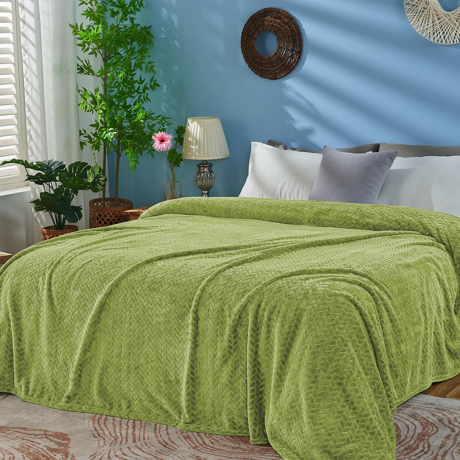 Luxe Fleece Throw & Bed Blanket – Ultra-Soft, Lightweight Cozy Layer